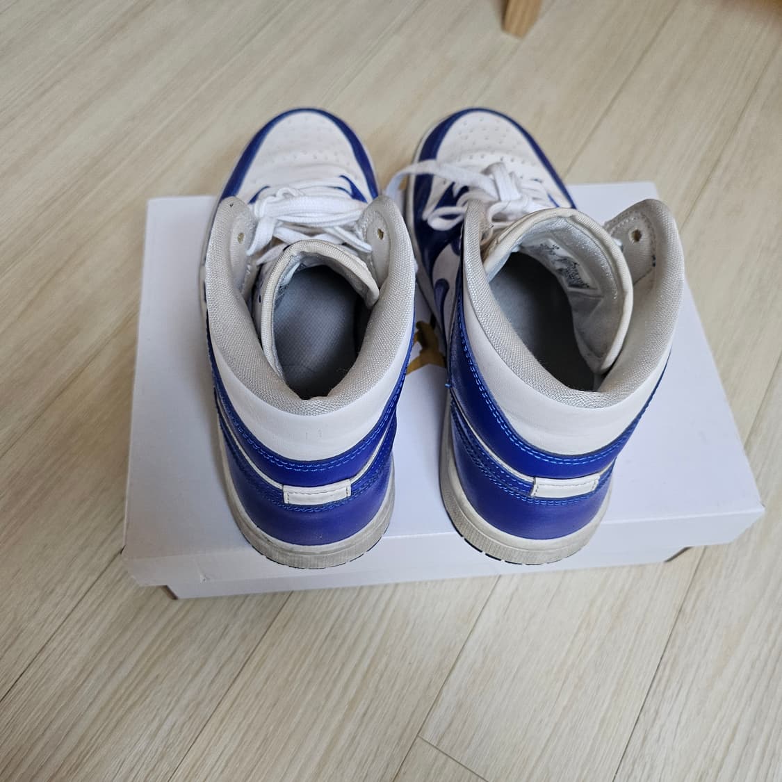 나이키 조던1미드 화이트 하이퍼로얄 (W) 240 상품이미지3