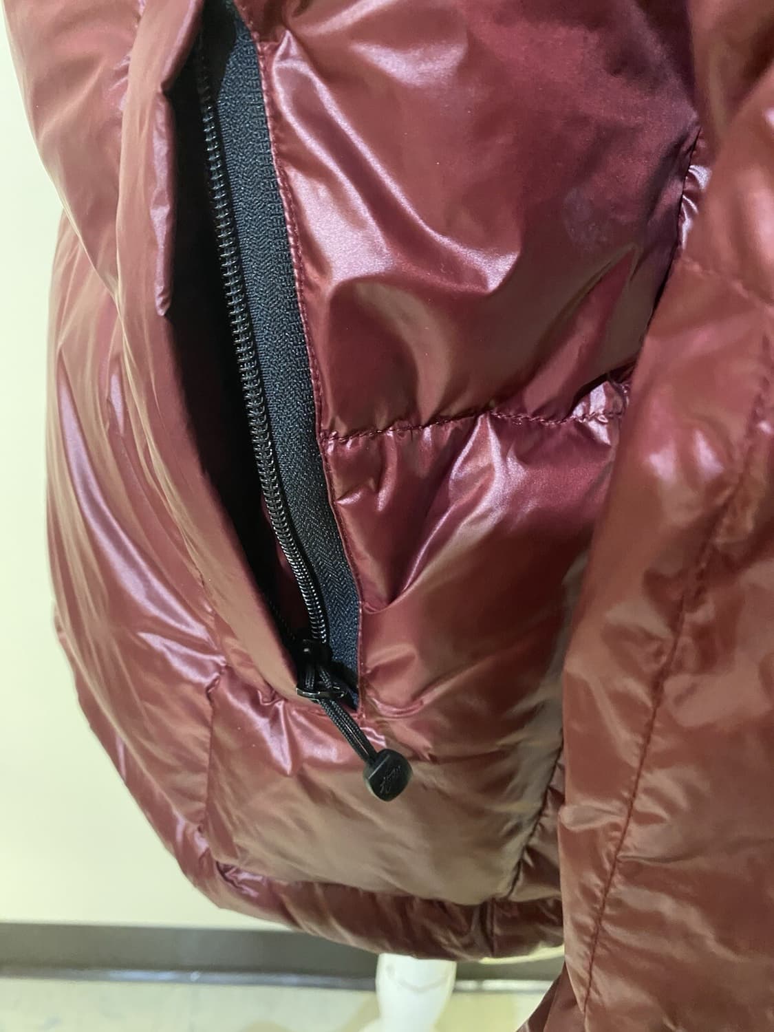 스투시 다운 패딩자켓 와인 레드 상품이미지4