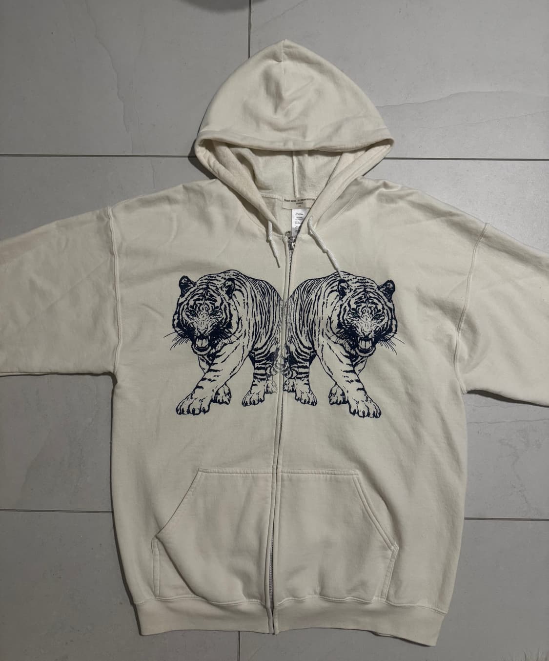 Urban outfitters 프로젝트 소셜 집업 후디 상품이미지4