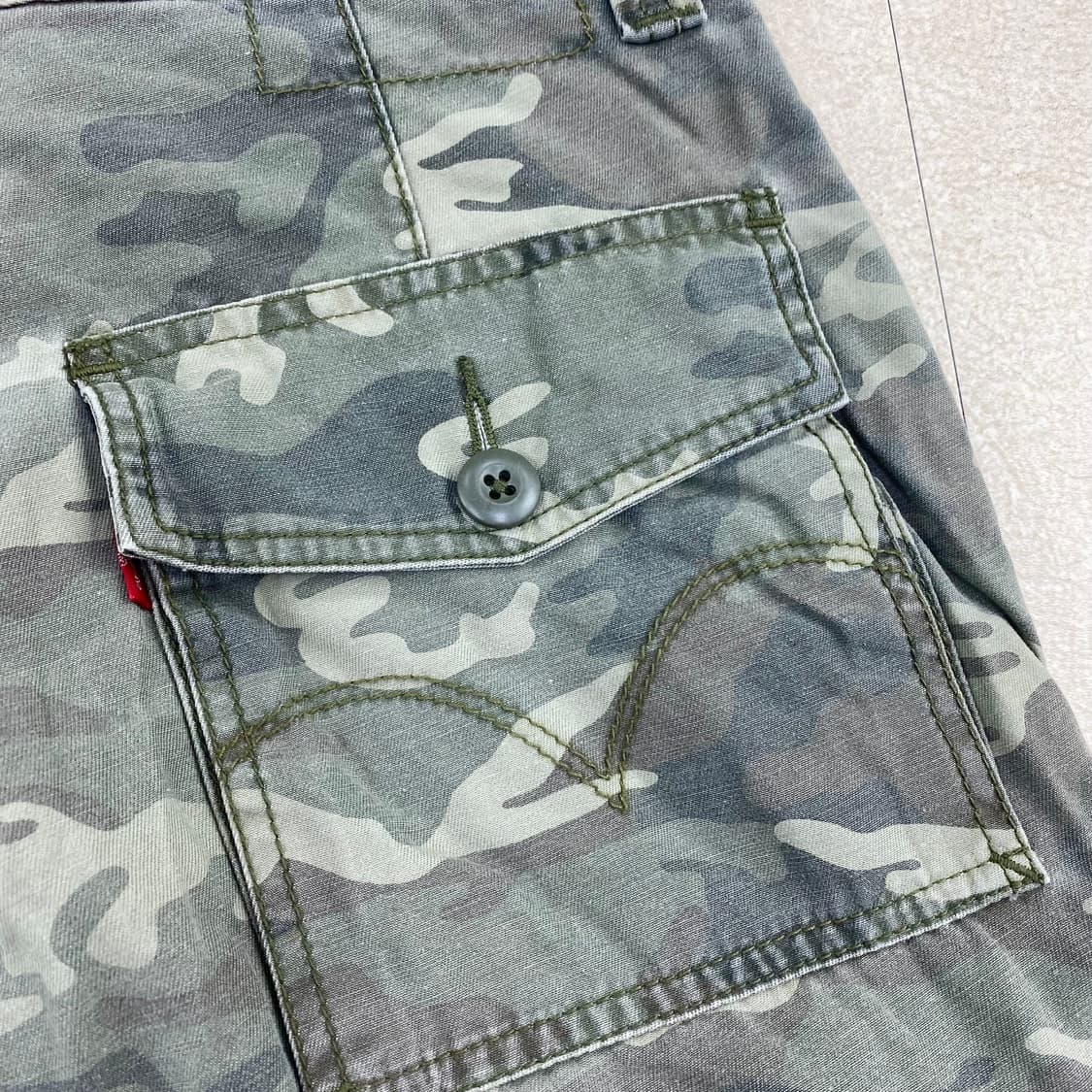 리바이스 루즈핏 레드 탭 카모 카고 팬츠(32) 상품이미지4