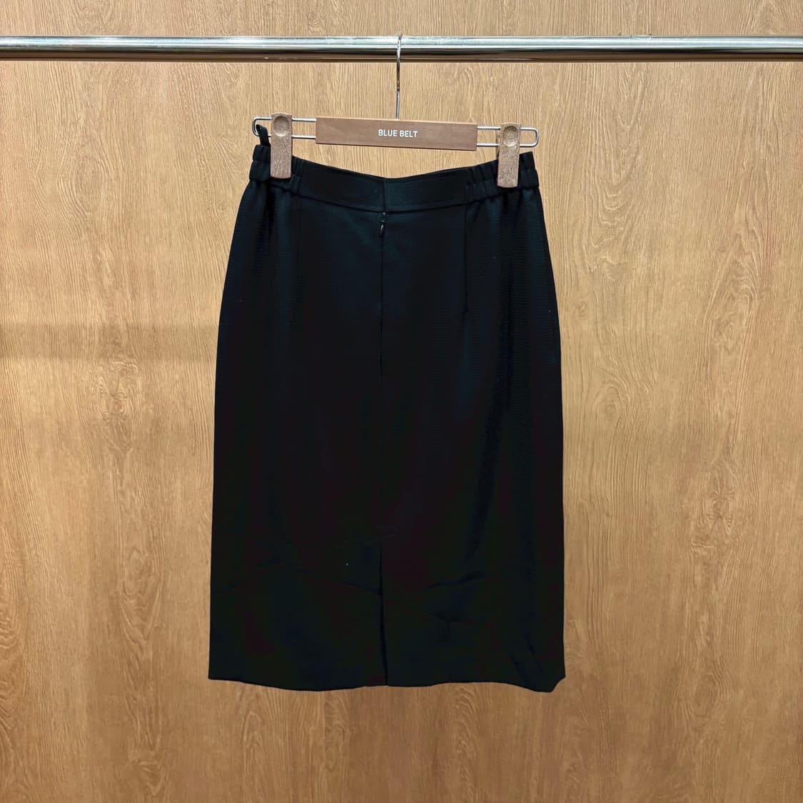 끌로에 H라인 클래식 미디 울 스커트 허리 밴딩 심플 슬릿 디테일 블랙 상품이미지3