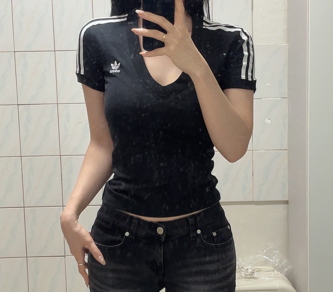 아디다스 3선 브이넥 슬림 반팔티 블랙 상품이미지1