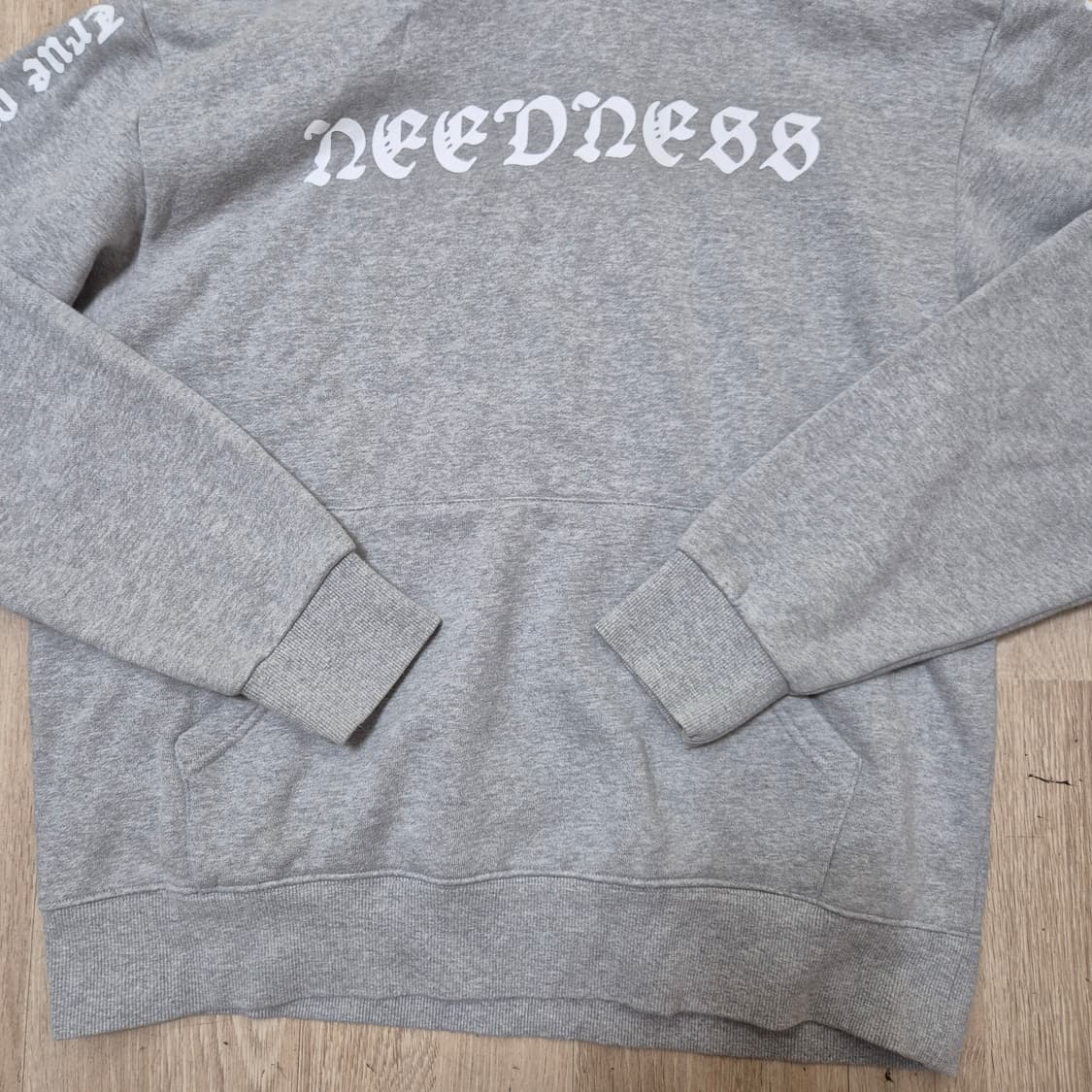 NEEDNESS 니드니스 빅로고 후드티 상품이미지3