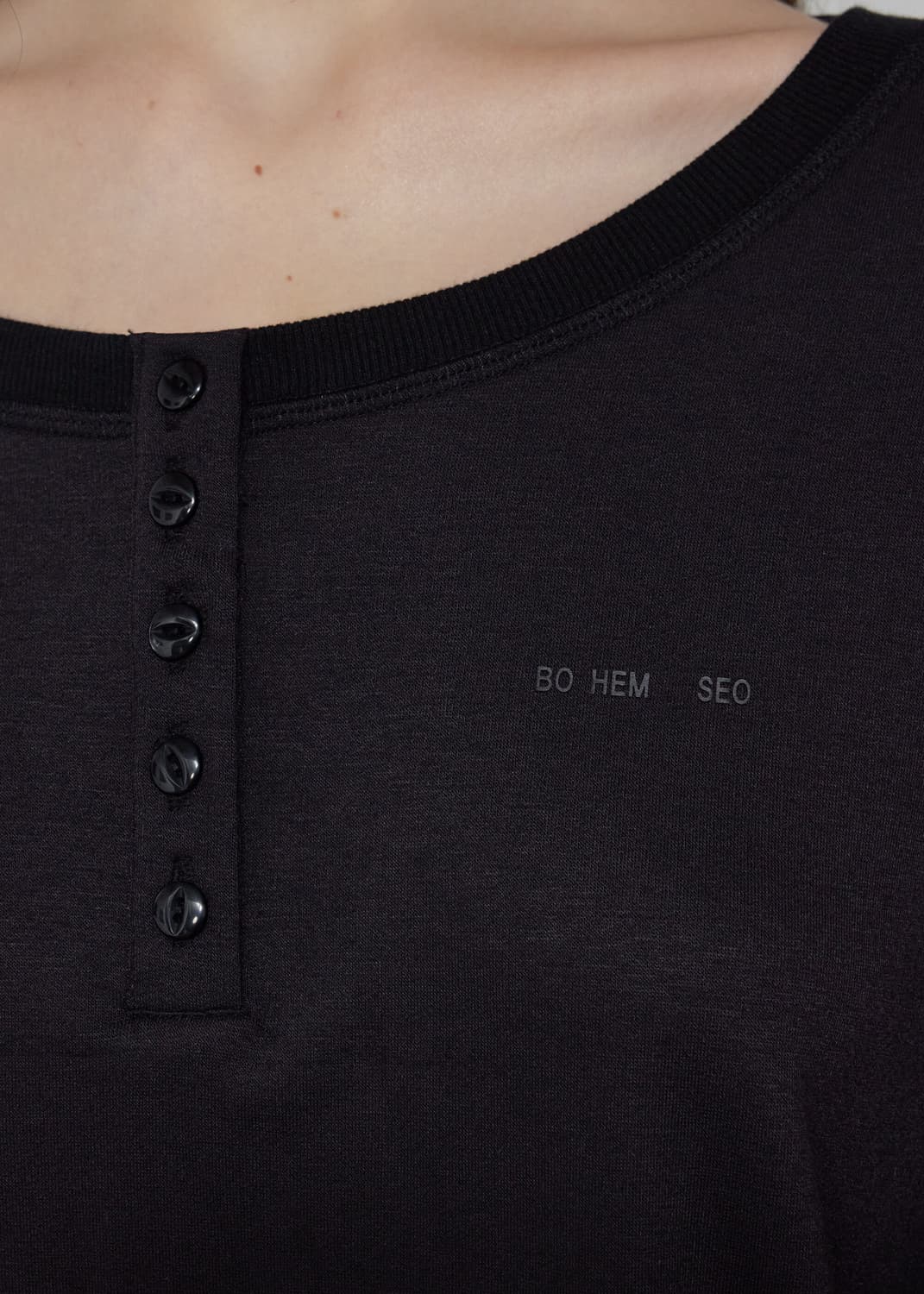 보헴서 BUTTON-UP SIDE TUCK T, BLACK 상품이미지6