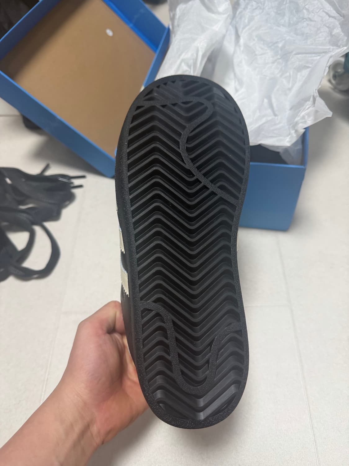 아디다스X퍼렐윌리엄스 버지니아슈퍼스타92코어 블랙스카이러쉬 상품이미지3