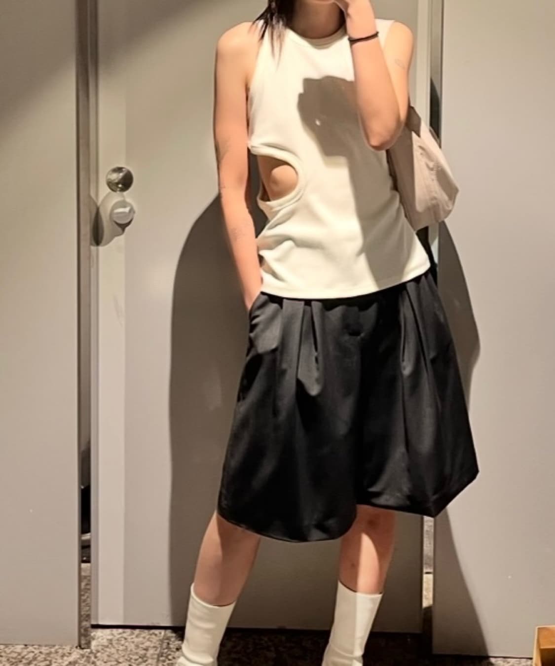 렉토 컷아웃 탱크탑 상품이미지1