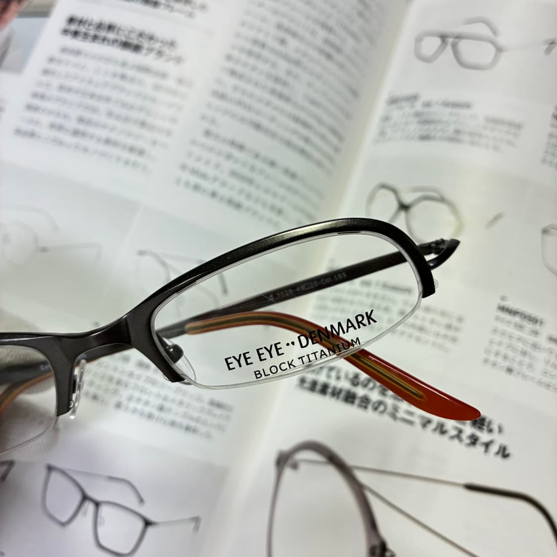 EYE EYE DENMARK 덴마크 티타늄 건실버 반무테 안경 상품이미지2