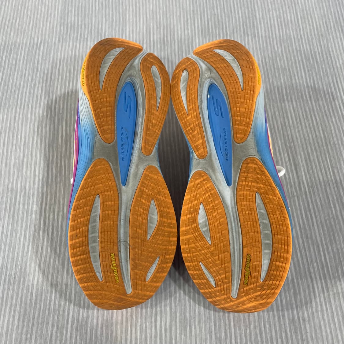 724) 스케쳐스 맥스쿠셔닝 프로펄션 운동화 250mm 상품이미지7