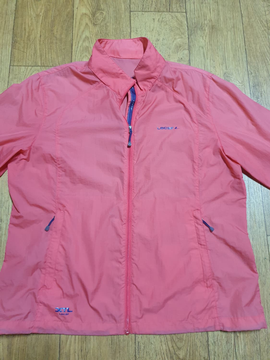 1087 르까프 바람막이 여성 105 사이즈입니다 상품이미지1