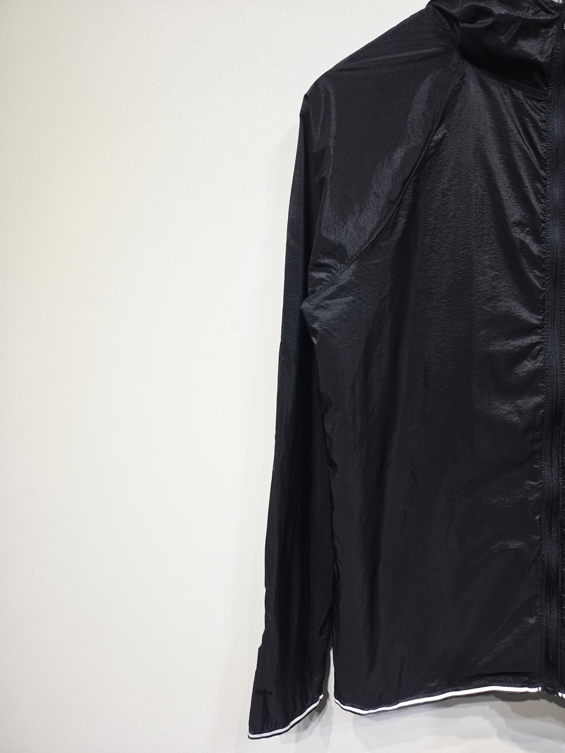 언더아머(Under Armour) RUN 팩어블 초경량 바람막이 자켓 상품이미지3