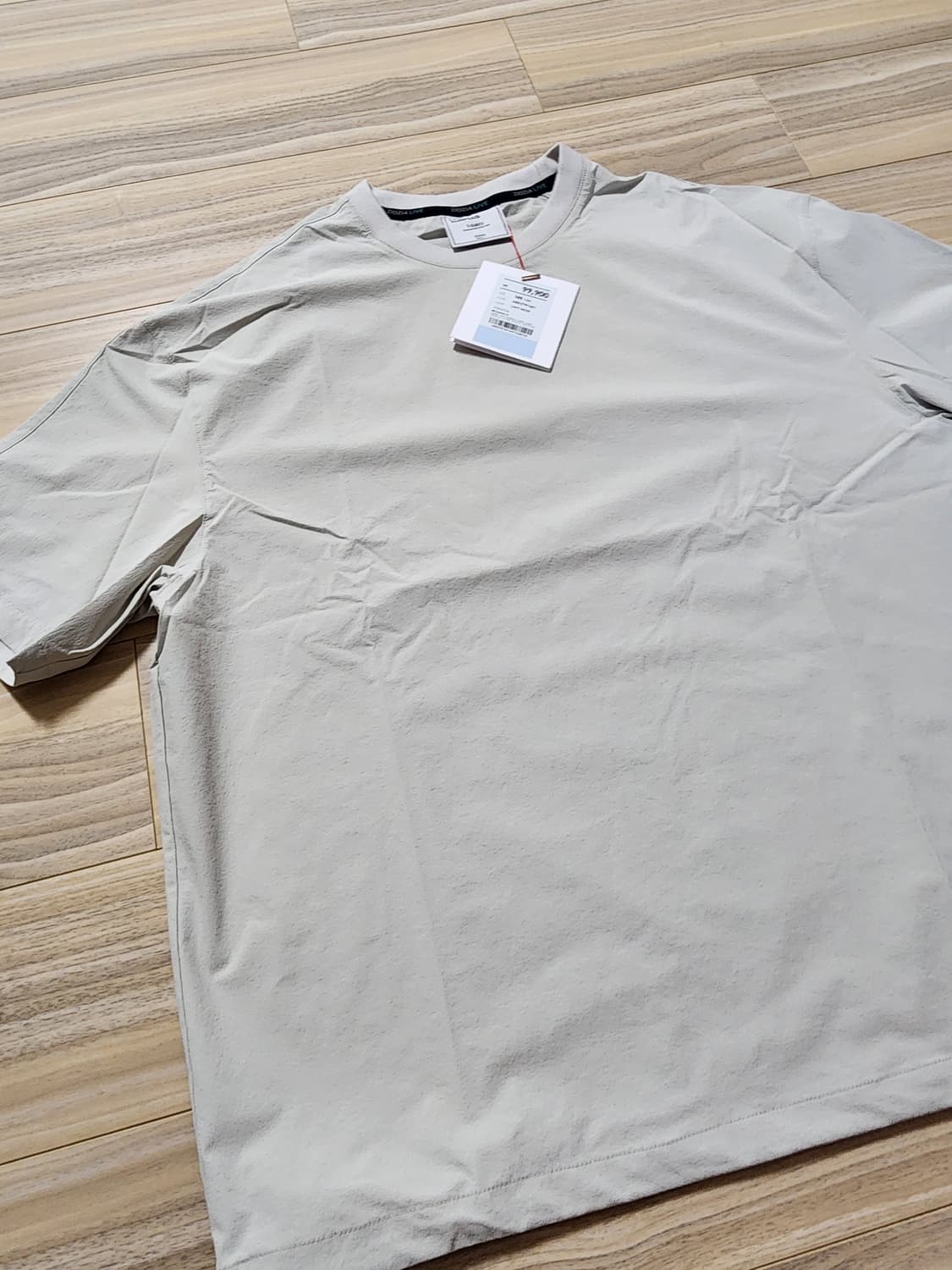 지오지아나일론우븐반팔티셔츠라이트베이지 상품이미지3