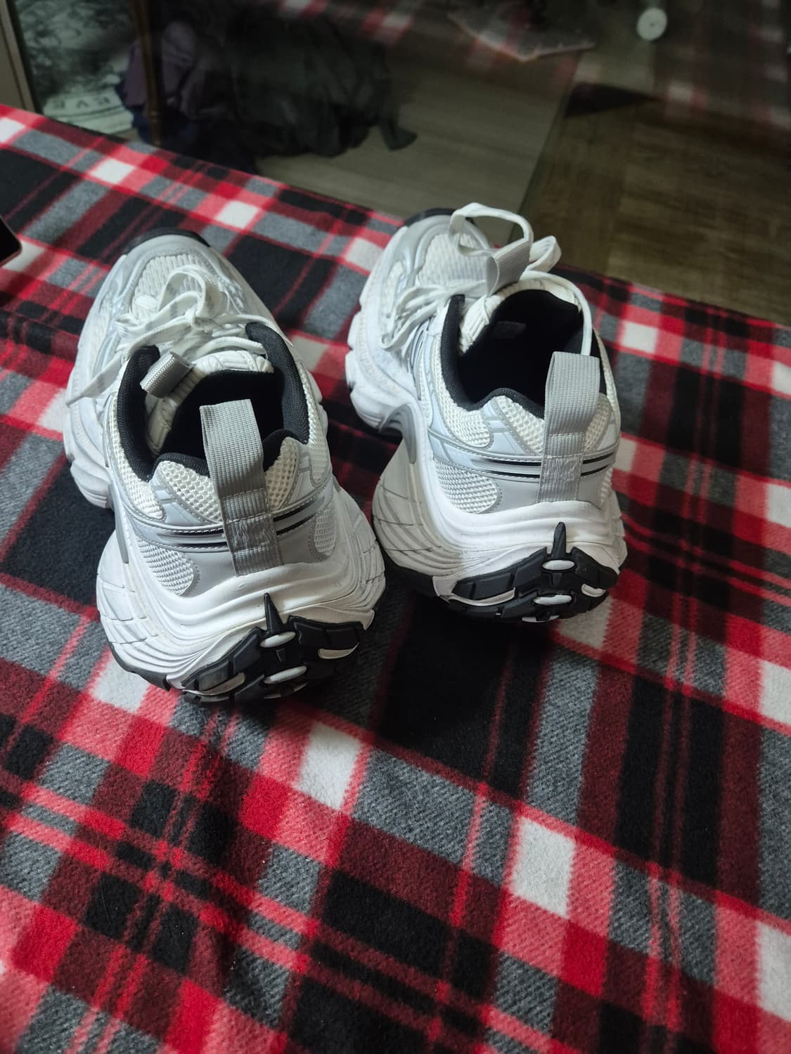 발렌시아가 10XL 화이트 43사이즈 팝니다 상품이미지4