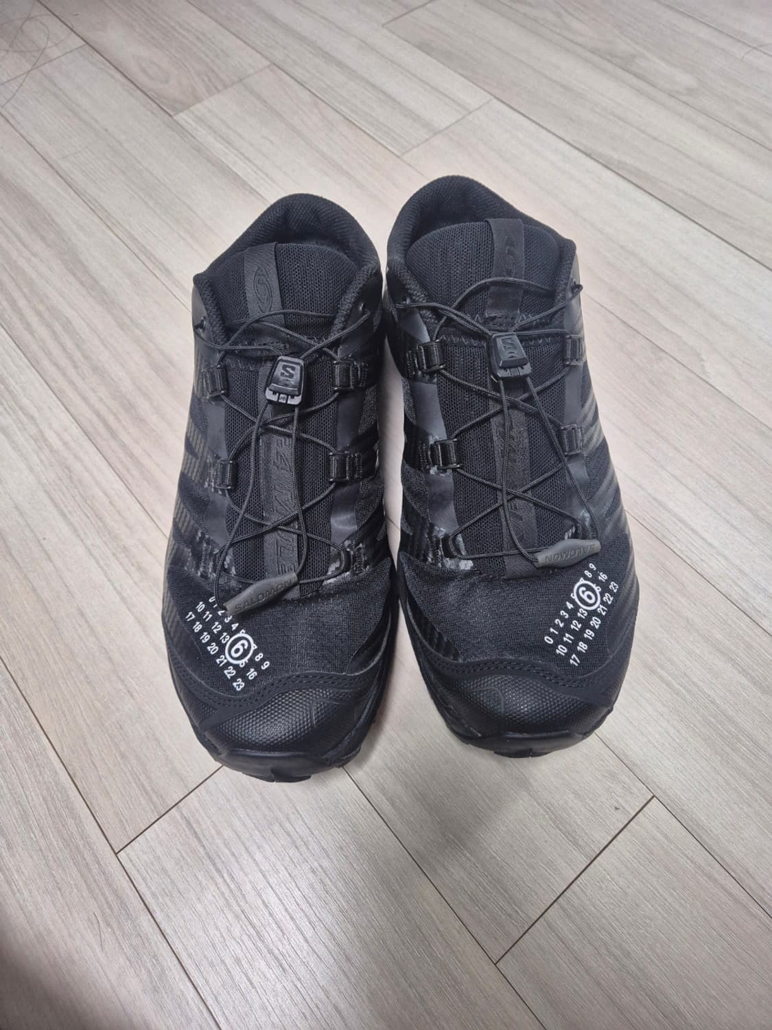 살로몬 x MM6 메종 마르지엘라 XT-4 뮬 블랙 280 상품이미지2