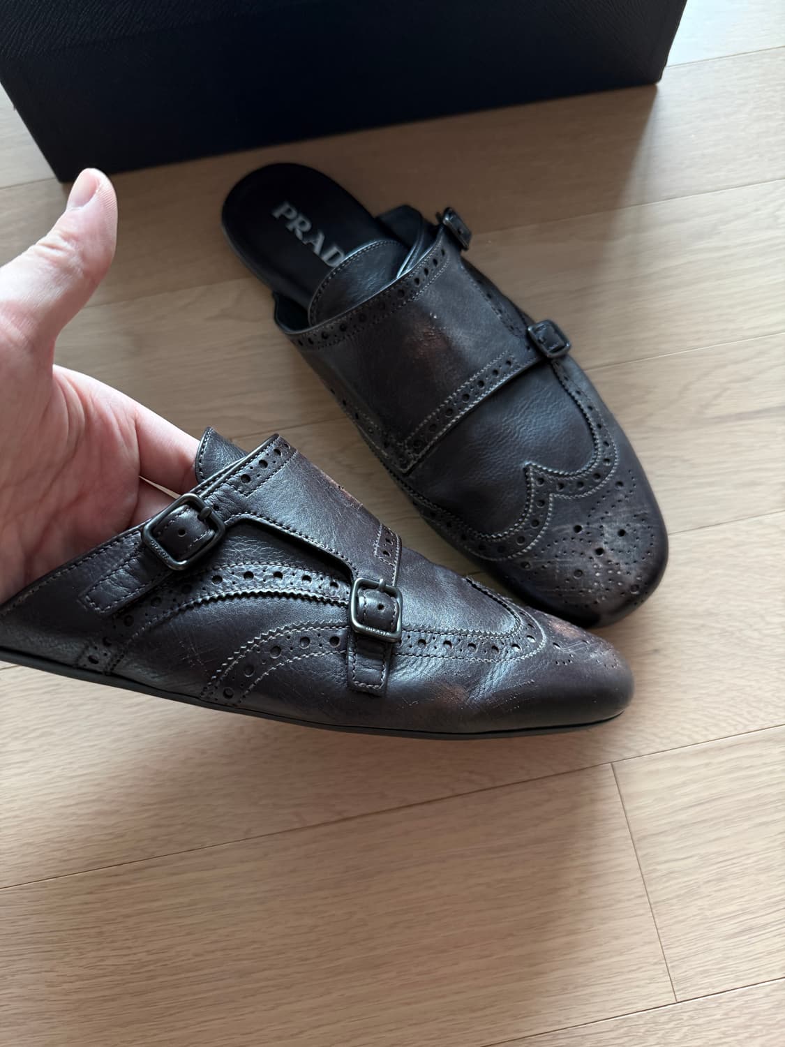 [275] 프라다 몽크 스트랩 레더 뮬 상품이미지4