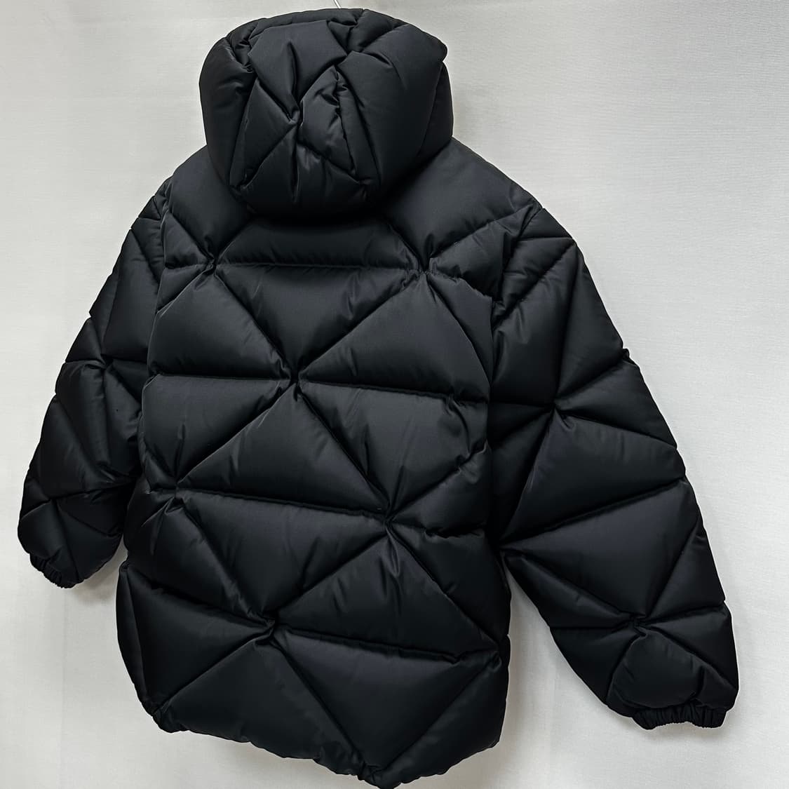 프라다 리나일론 개버딘 크롭 다운 자켓 ( 여성 오버핏 ) 상품이미지5