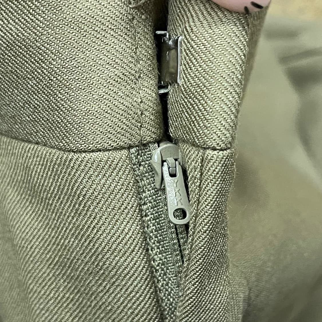 [정품] 입생로랑 카키색 주름 바지 b10 상품이미지5