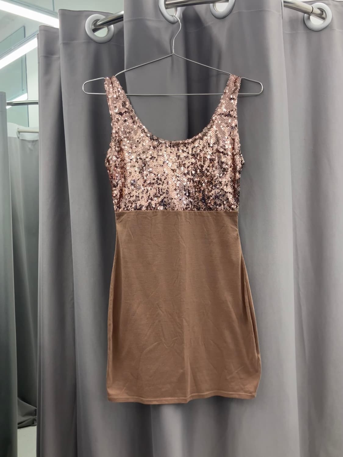 시퀸트리밍 슬리브리스 원피스  상품이미지1