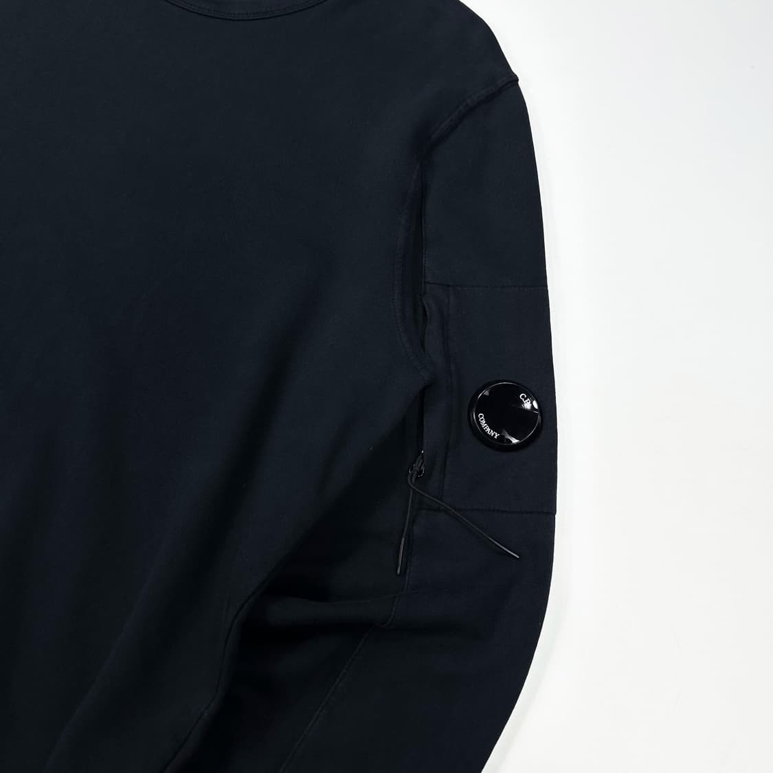 CP컴퍼니 베이직 와펜 슬리브 맨투맨 블랙 L 상품이미지4