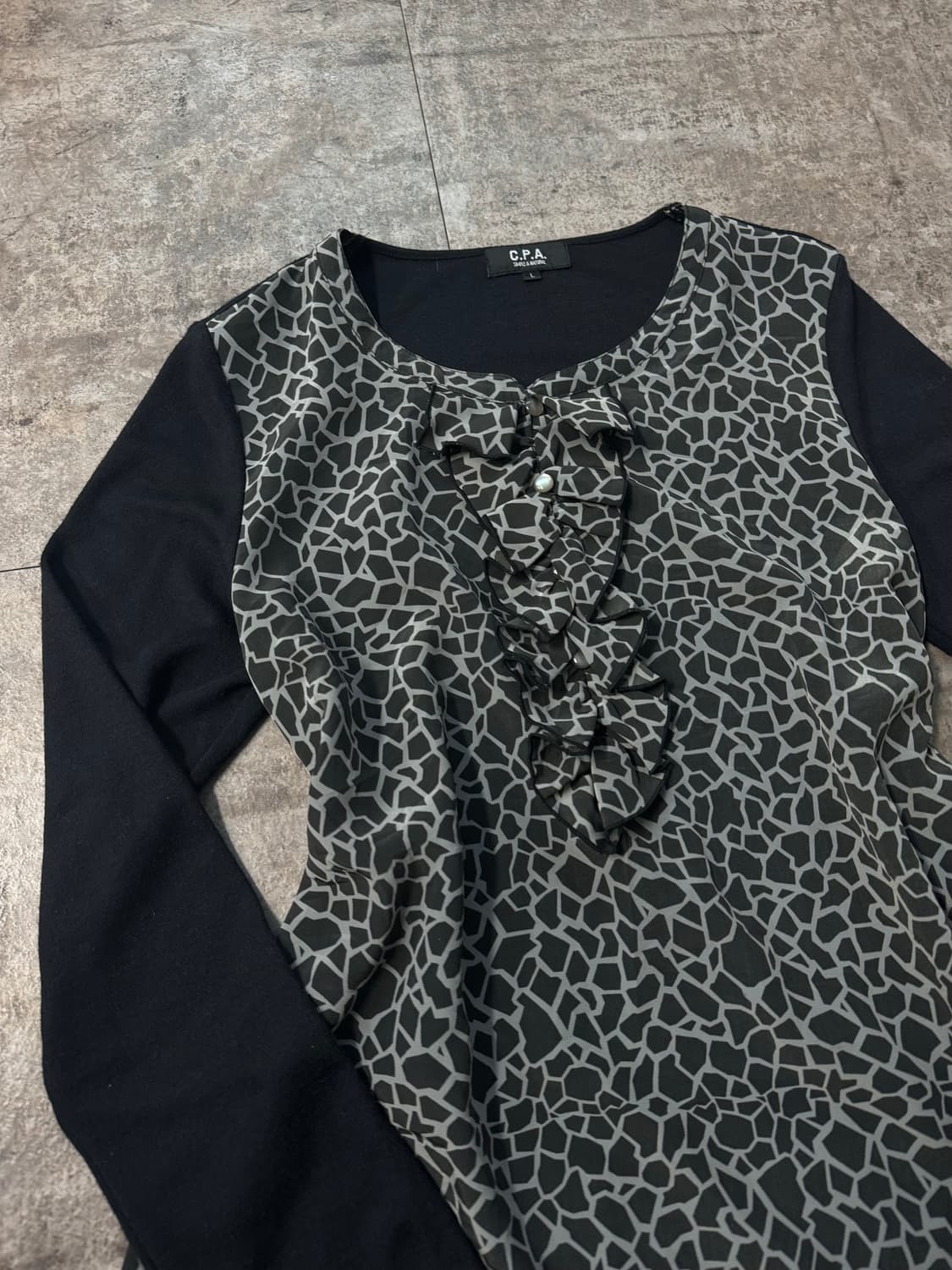 프릴 버튼 넥 패턴 탑 상품이미지3