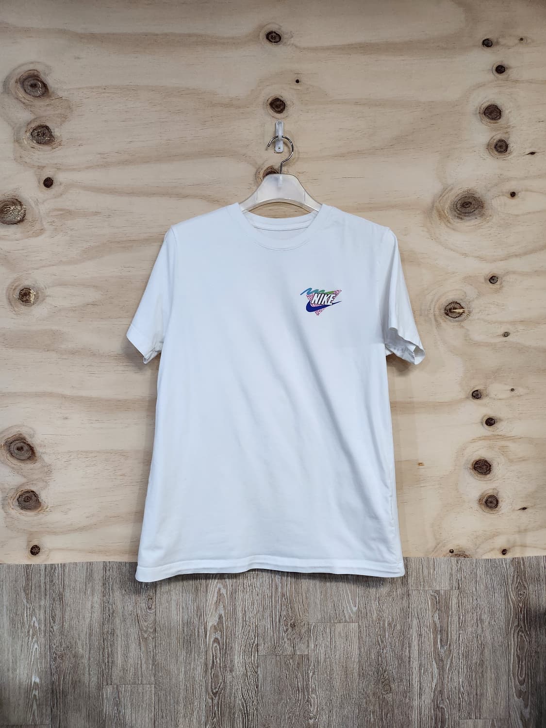 1083) 나이키 NIKE NSW 비치 퍼그 프린팅 반팔티 상품이미지1
