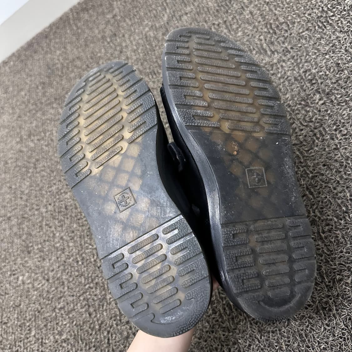 닥터마틴 단테 6홀 스니커즈 블랙 UK8(270사이즈) 상품이미지6