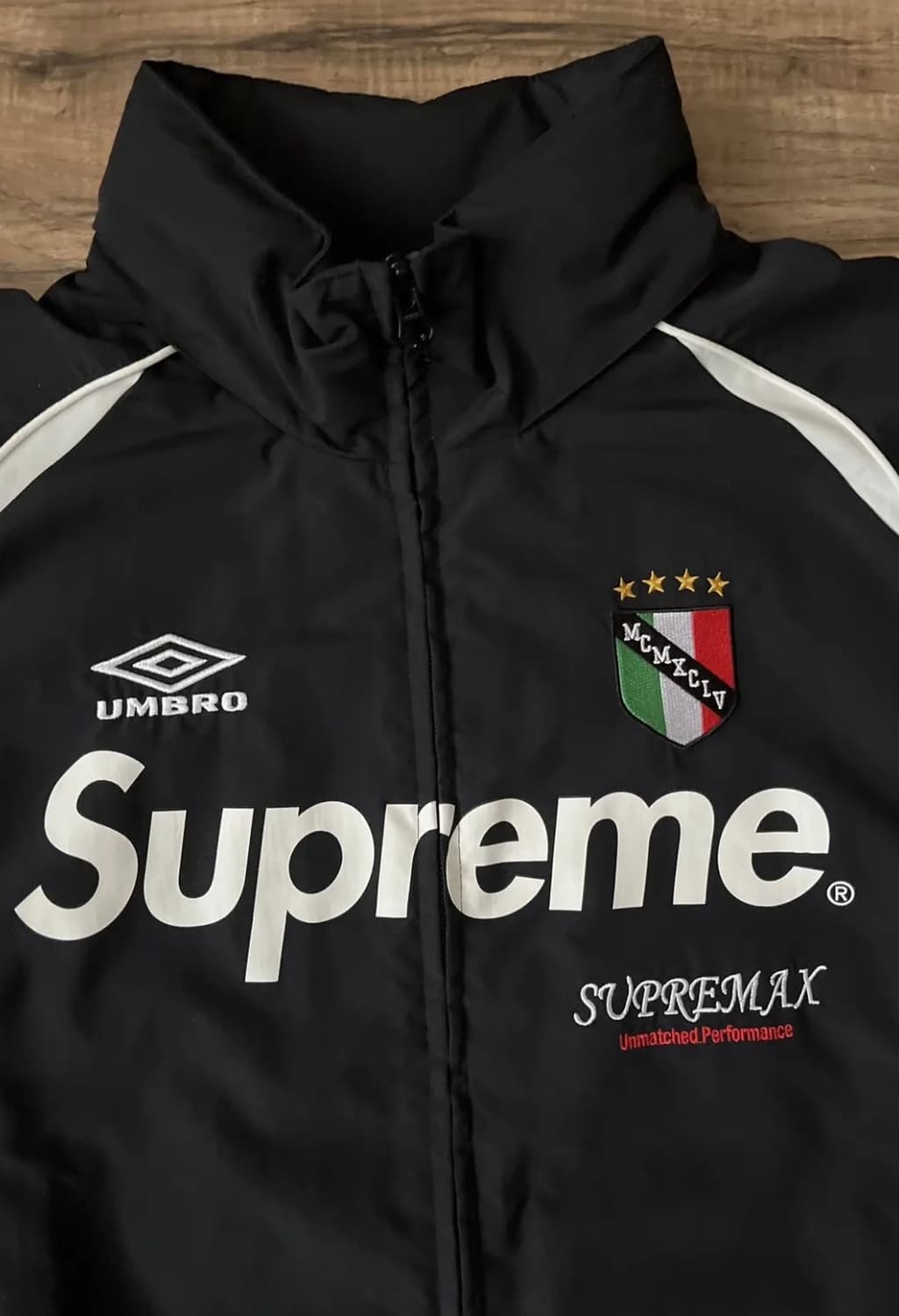 슈프림 x 엄브로 트랙 자켓 블랙 - 22SS 상품이미지3