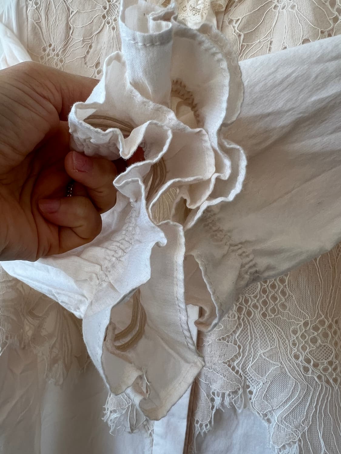 손정완 여성 크림아이보리 레이스배색블라우스 7부셔츠 상품이미지4