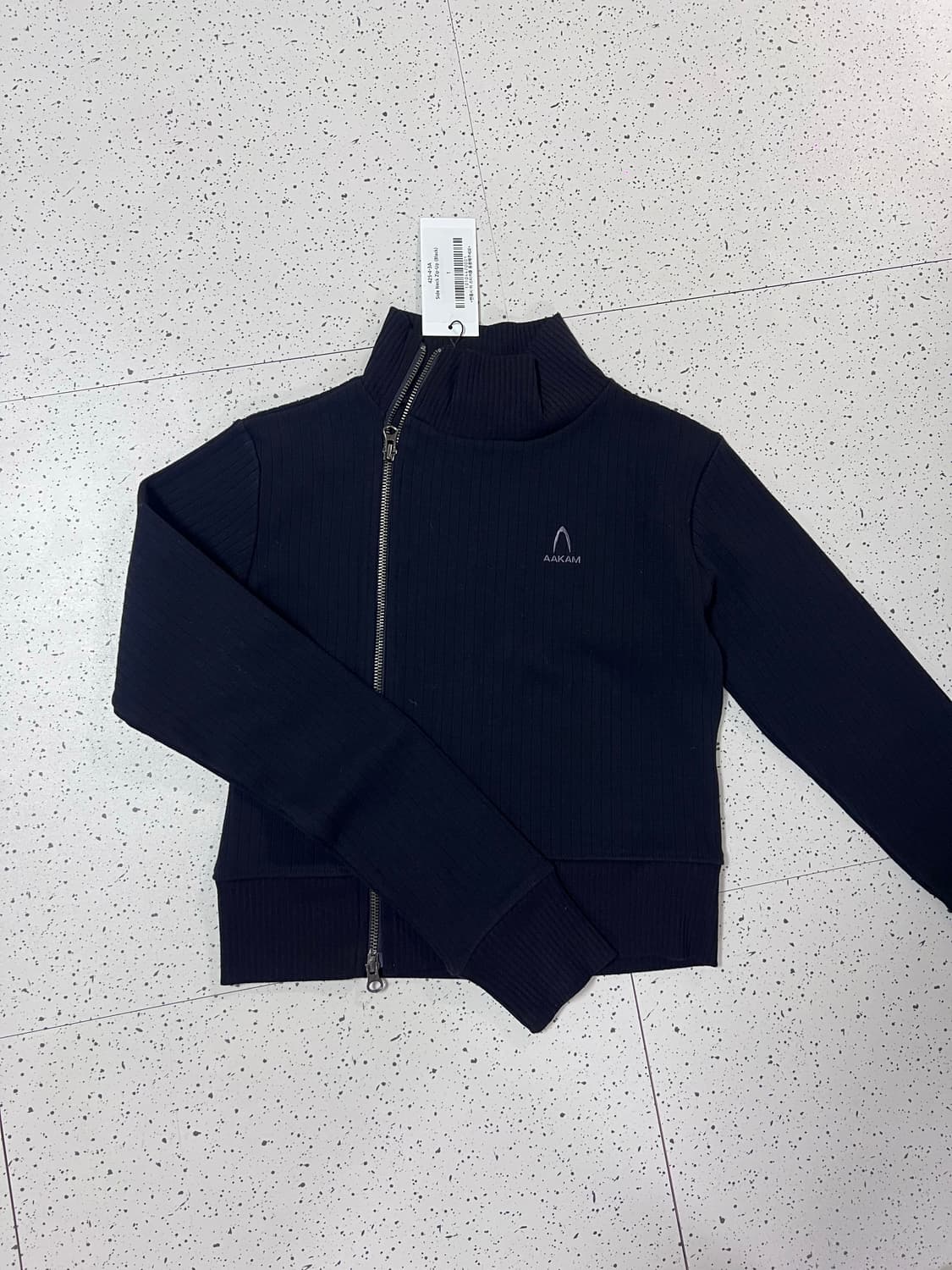 [새상품] 아캄 사이드 넥 집업 블랙 상품이미지3