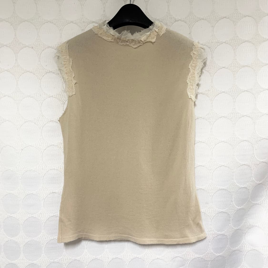 히로코 코시노 디테일 슬리브리스 탑 상품이미지4