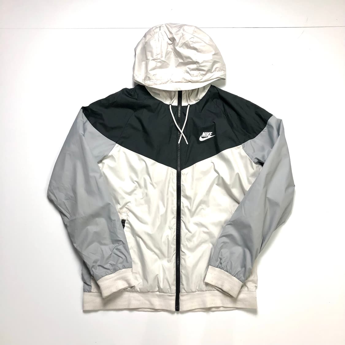 나이키 블랙 화이트 후드 바람막이 L 상품이미지1