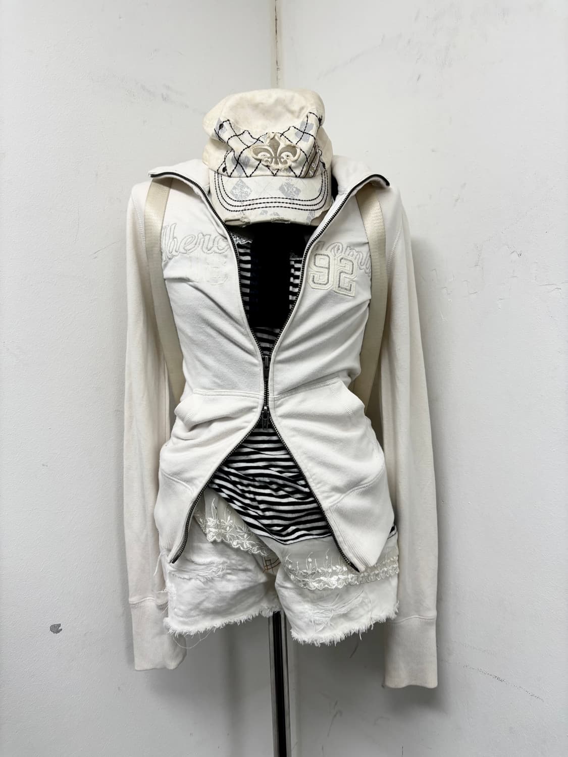 “Vintage” White Cross Patch Cap 상품이미지7
