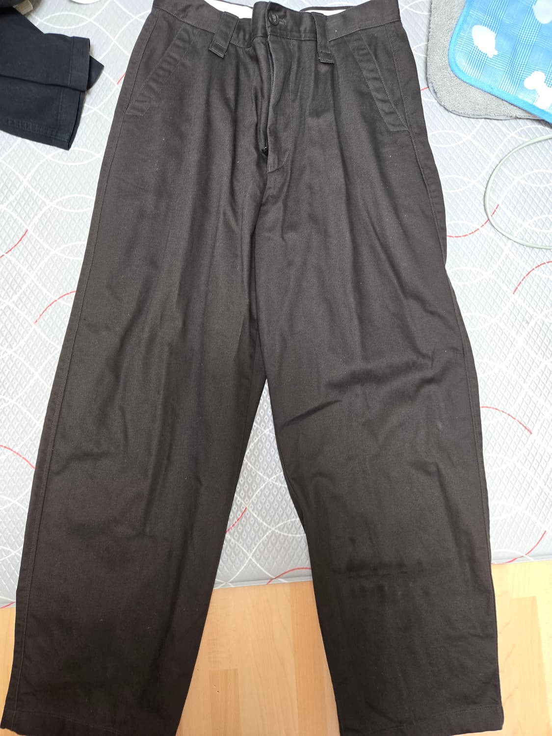 유니클로 와이드핏치노팬츠 다크브라운 73 상품이미지1