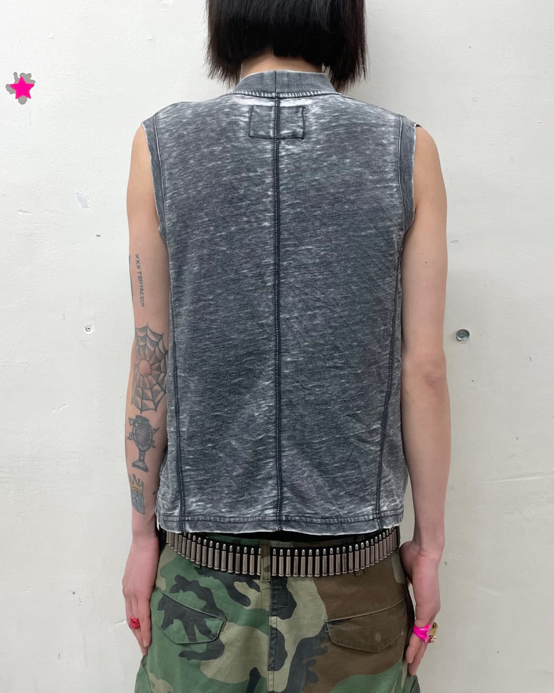 asymmetric gray-washed vest 상품이미지2
