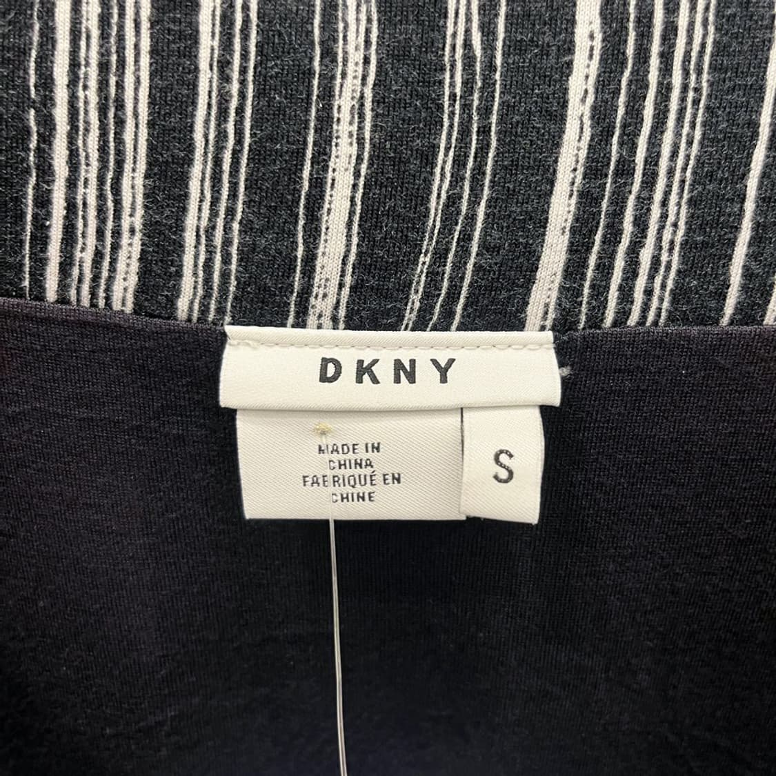 도나카란 뉴욕 미디 스커트 플리츠 믹스 스트라이프 레이어 디테일 블랙 상품이미지6