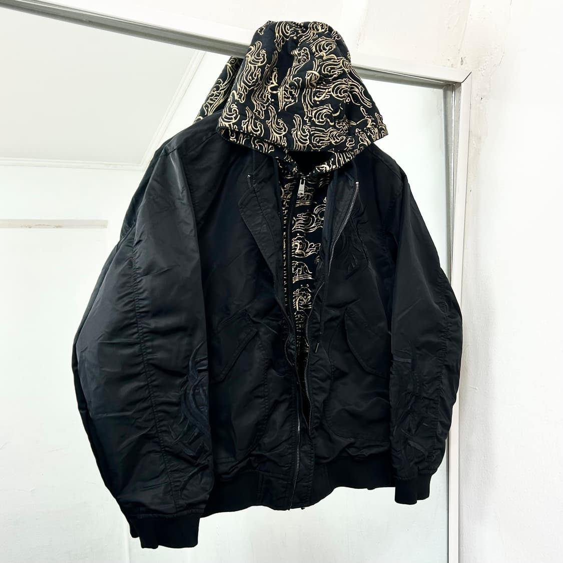 에비수 레이어드 플레임 후드 봄버 자켓 상품이미지1