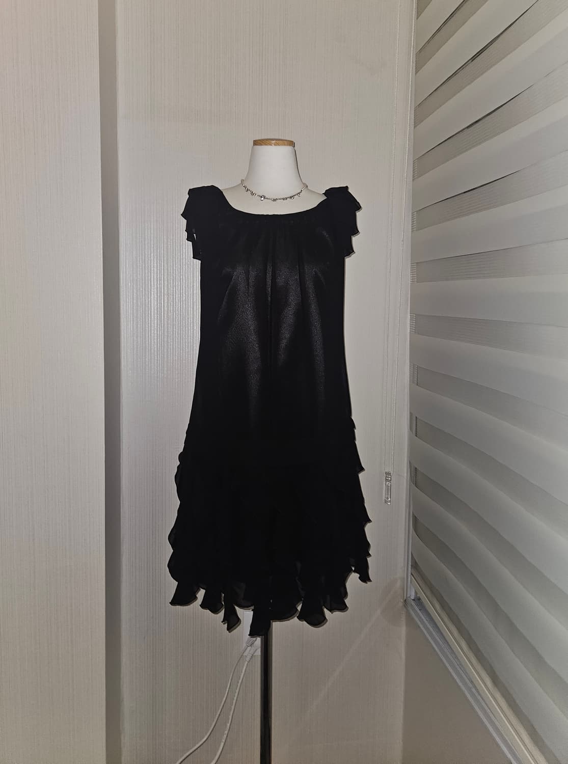 jines 공겜여주 블랙 러플 드레스 상품이미지1