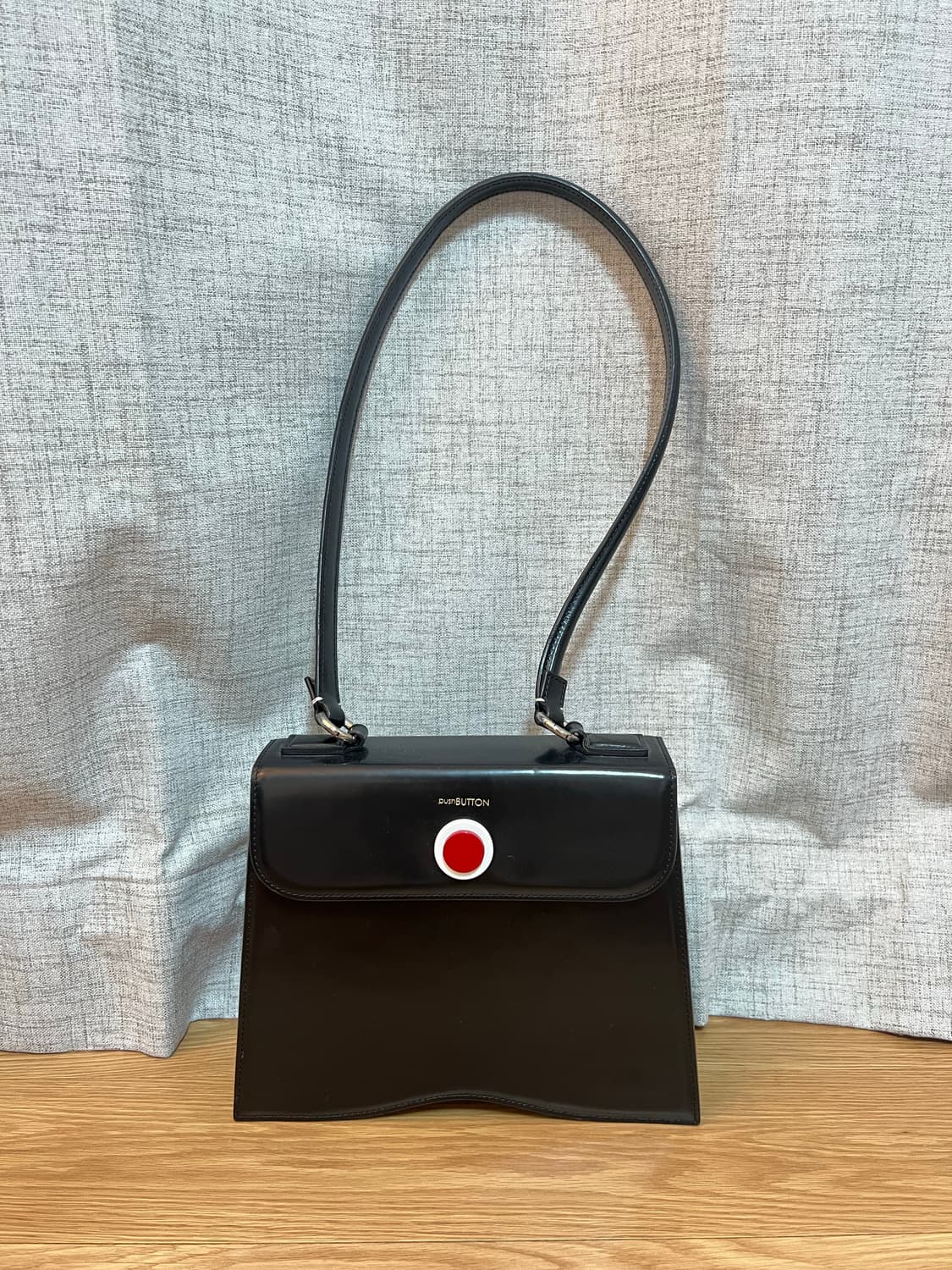 푸시버튼 컬렉션 숄더백 상품이미지1