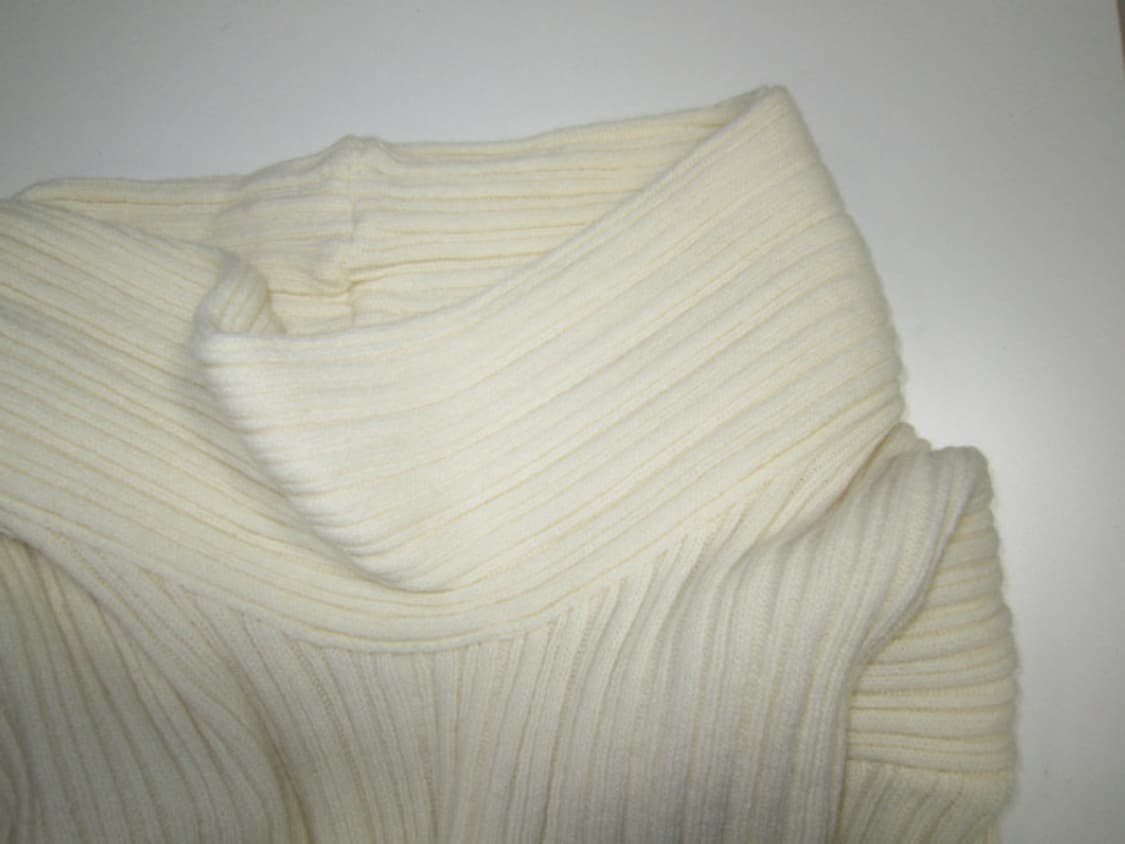 이즈이즈 easeas 오프숄더 니트 상품이미지1