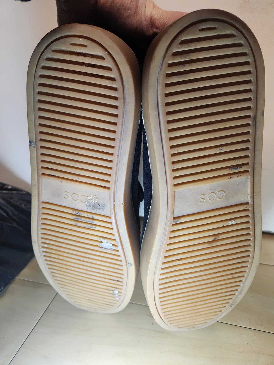 코스(cos) 스웨이드 스니커즈 (260) 상품이미지8