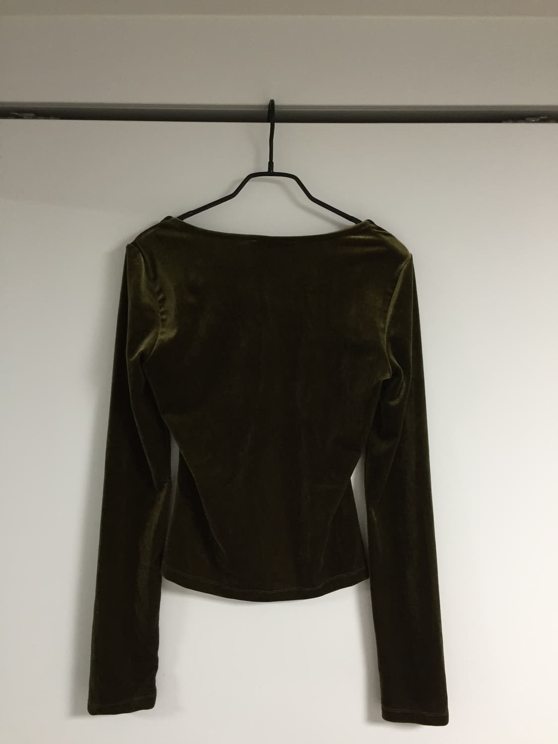 콜로신스 AFTERGLOW VELVET LONG SLEEVE OLIVE  상품이미지3