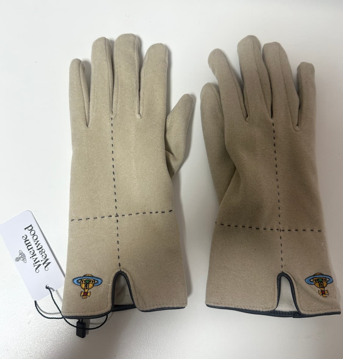 비비안웨스트우드 베이지색 여성 장갑 상품이미지2