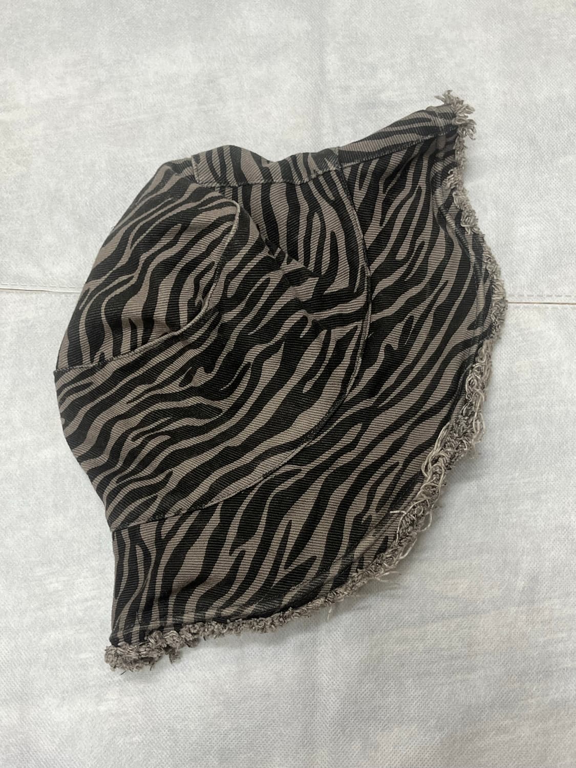 Fringe Zebra Bucket Hat 상품이미지1