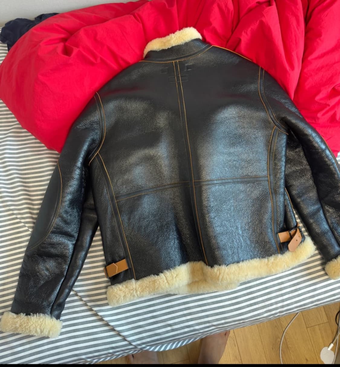 이스트로그x변요한 콜라보 무스탕 L 상품이미지2