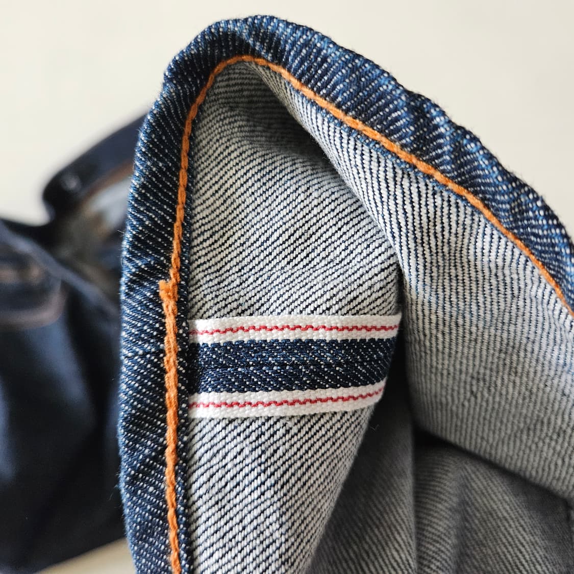 [32] 유니클로 +j 슬림핏 셀비지 진 상품이미지3