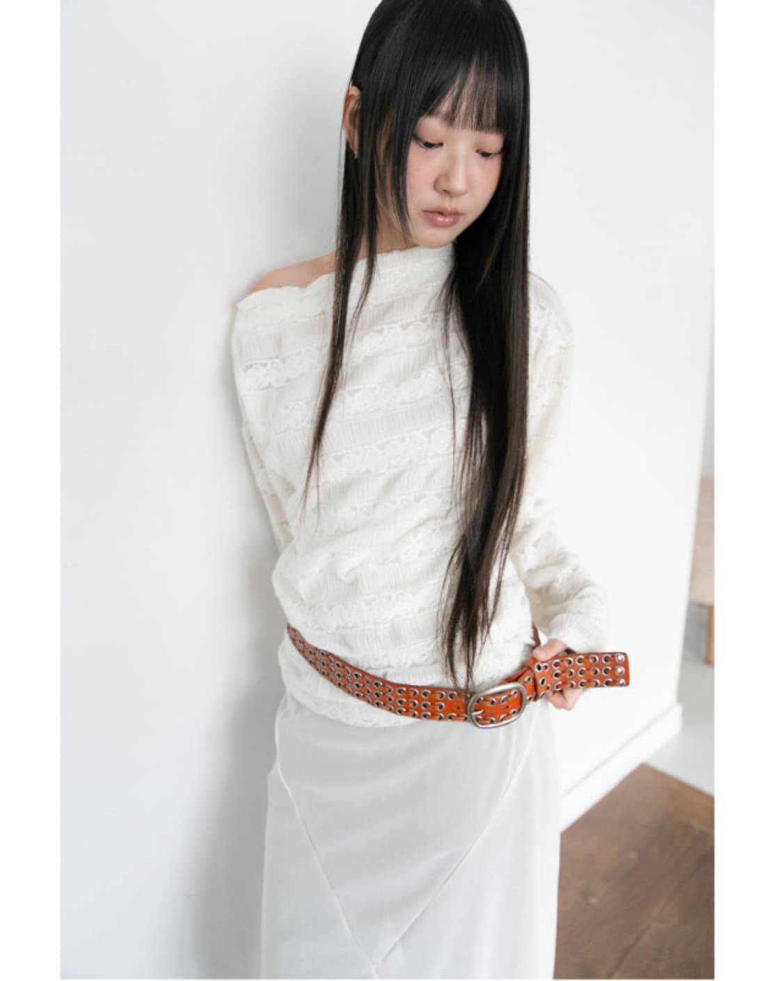 오무수히 rose offsholder top 로즈 오프숄더 탑 black 상품이미지1