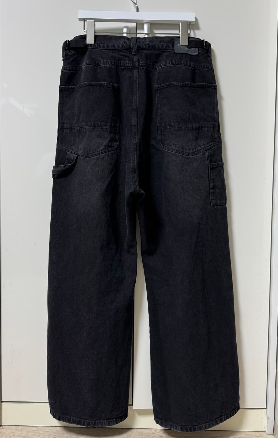 4) 폴리테루 데미지드 카펜터 팬츠 워시드 블랙 상품이미지3