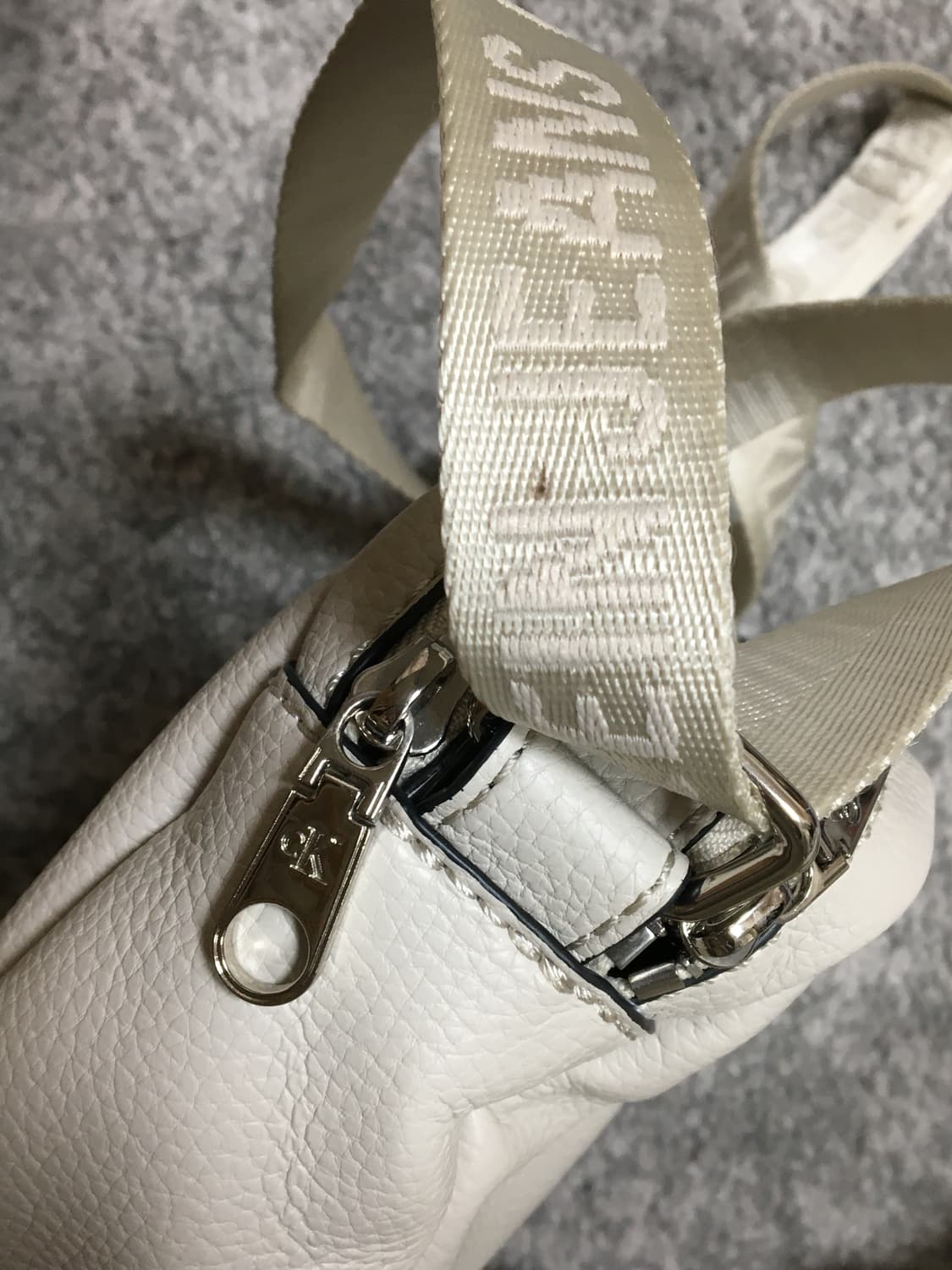 CKJ 더블집업 크로스백 화이트 상품이미지5