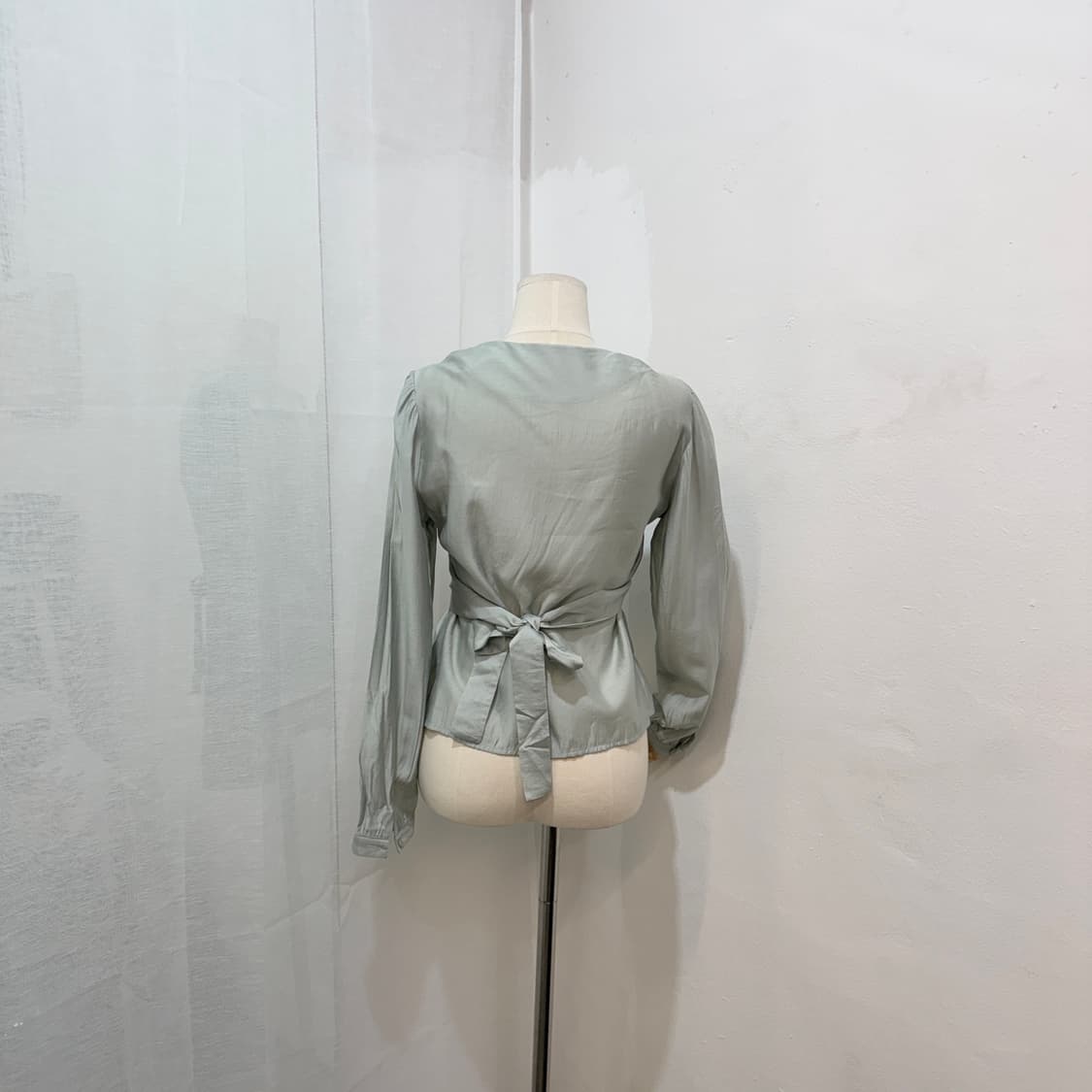 DEHEVE 드헤베 뷔스티에 광택 긴팔블라우스 4393 상품이미지3