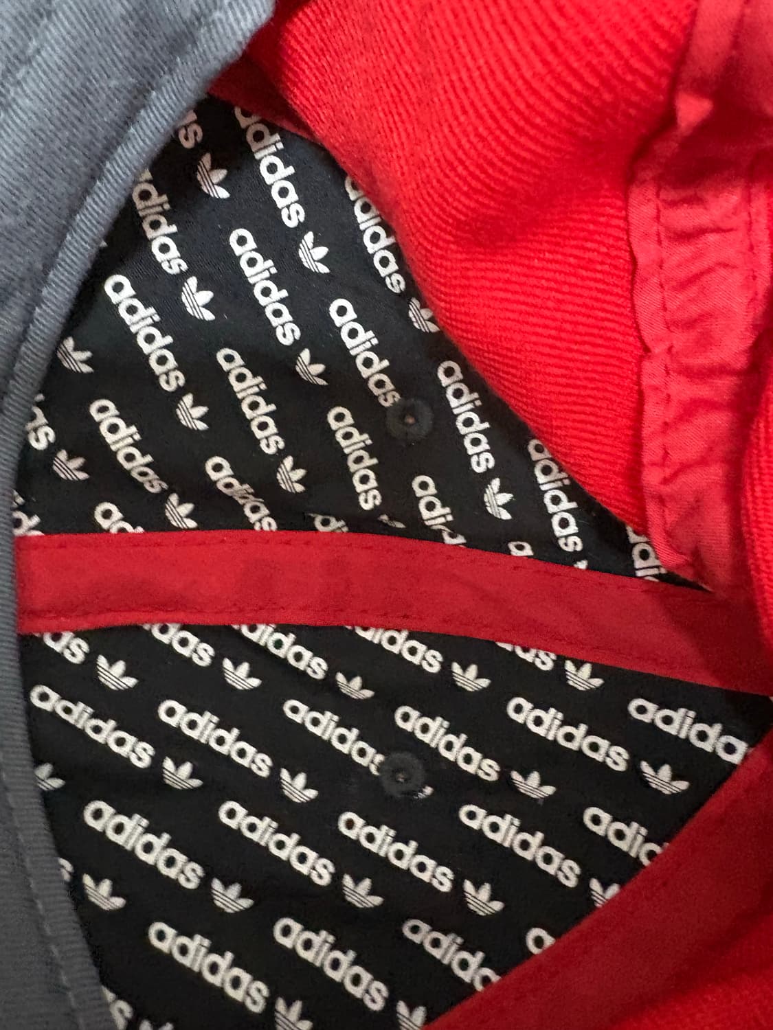 하와이에서 온 아디다스 스냅백 모자 (레드/그레이/그린 배색) 상품이미지4