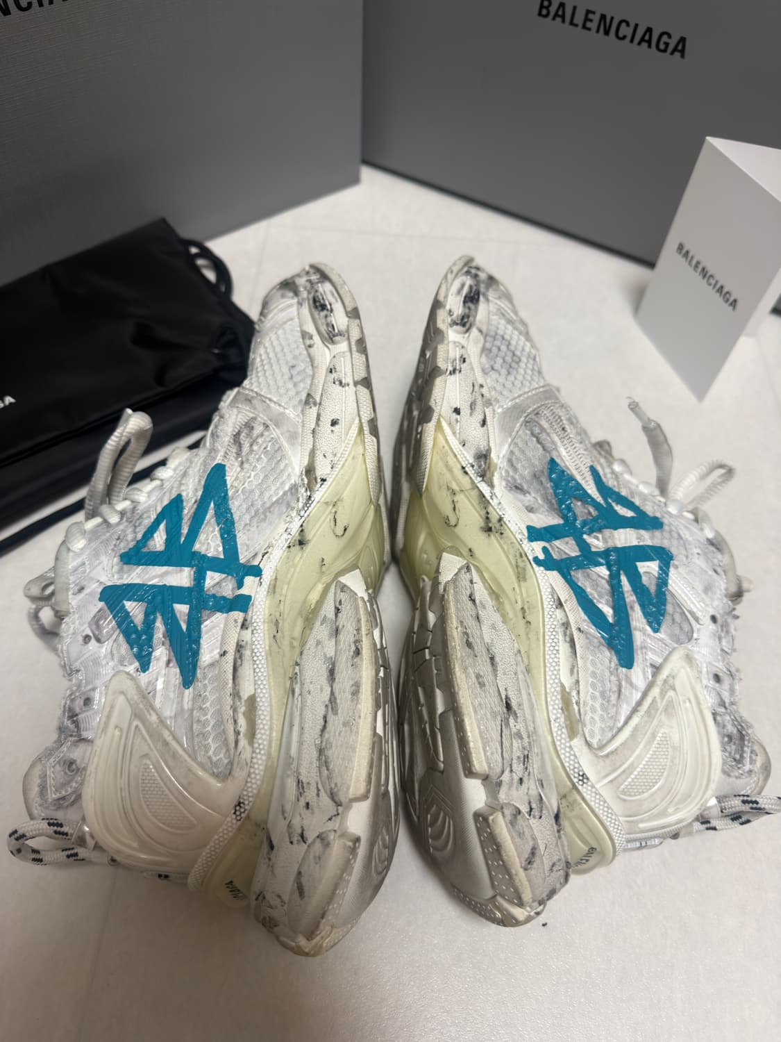 [10분 착용, 43] 발렌시아가 러너 그래피티 스니커즈 화이트 블루 상품이미지3